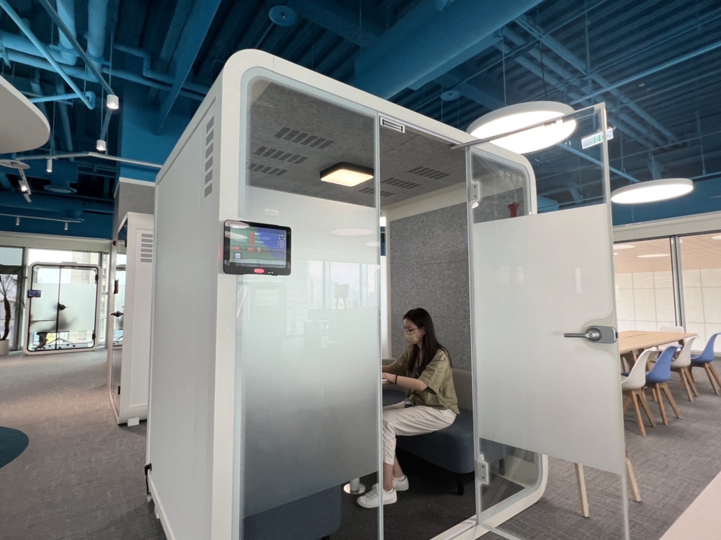 狮子会高雄據點的智慧行動辦公艙，展現狮子会在面板以外的研發應用軟實力